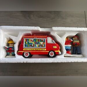 ✨•Department 56 Christmas Village Check out the bookmobile accessory•✨